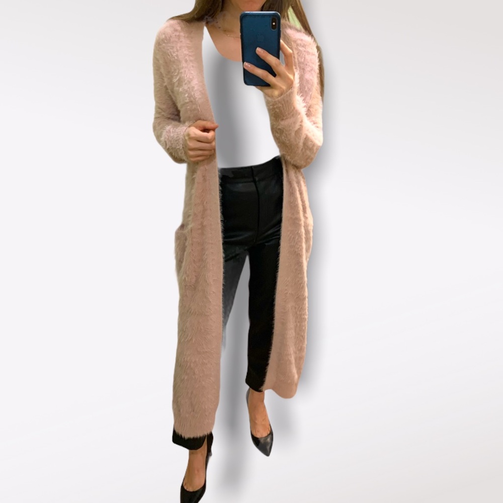 Fuzzy, cozy long cardigan with pockets in a sweet dusty rose colour